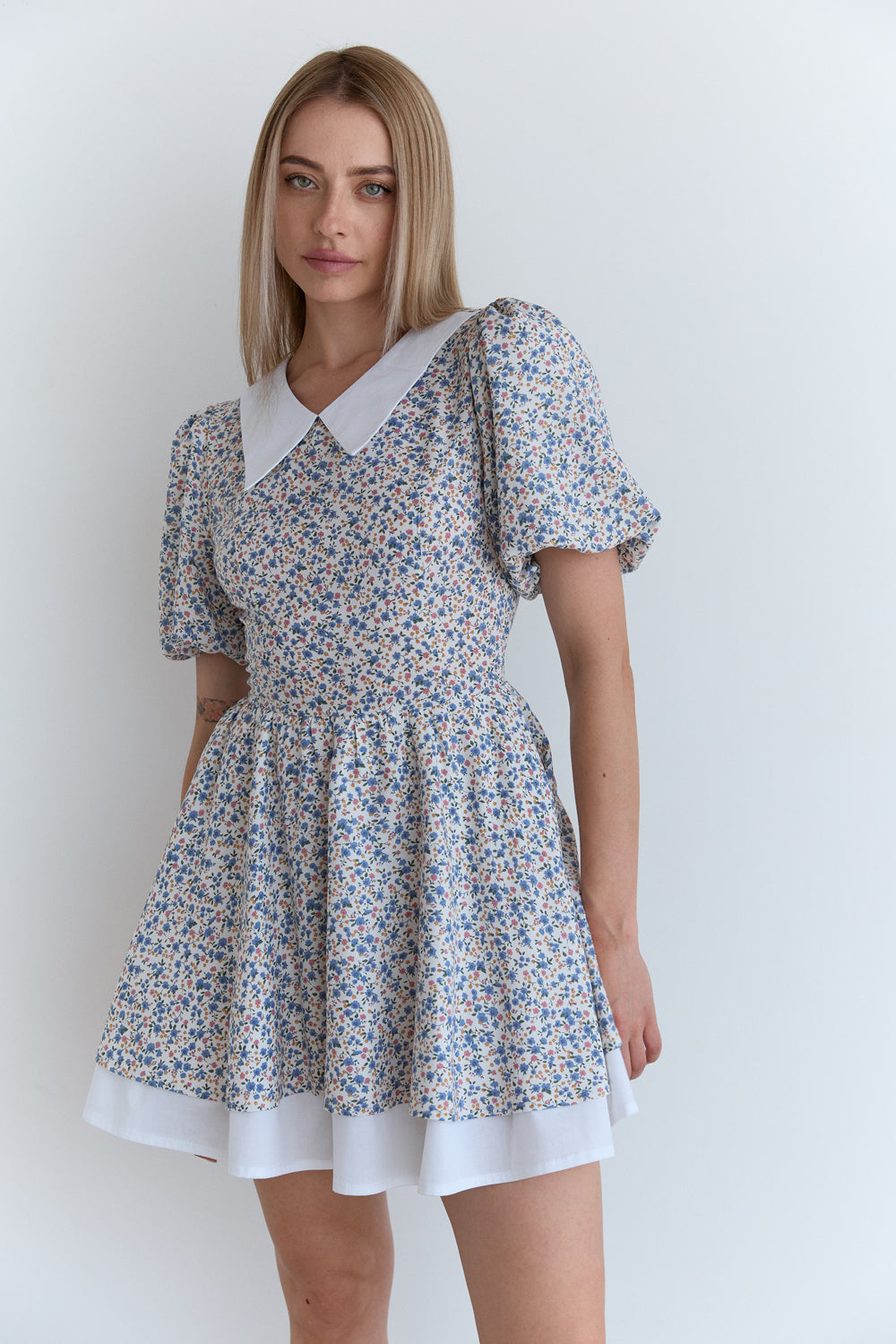 Light staple minidress with collar and petticoat