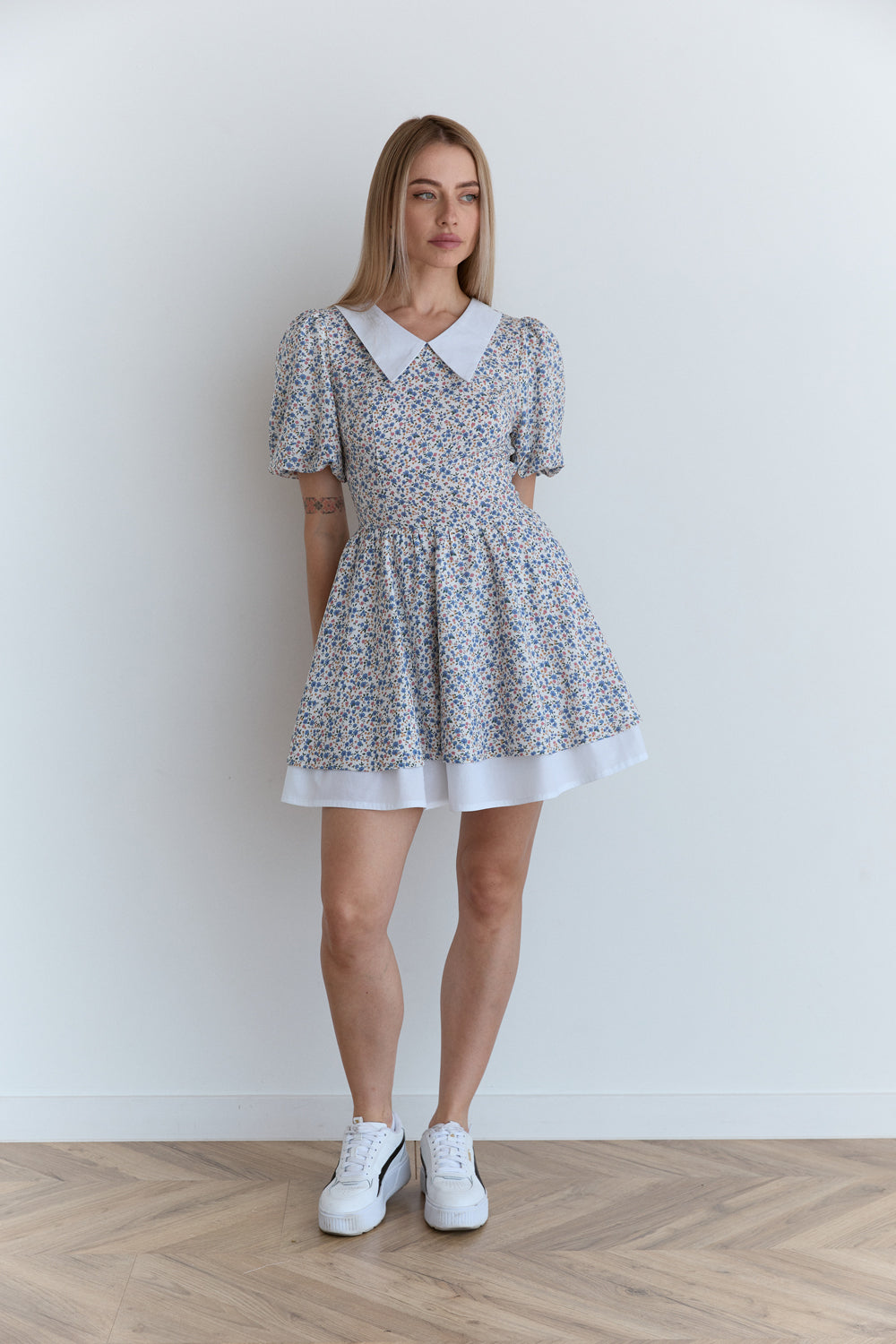 Light staple minidress with collar and petticoat