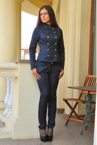 Pantaloni dritti blu scuro in tessuto da abito, vita bassa . Blu scuro. Темно-синий