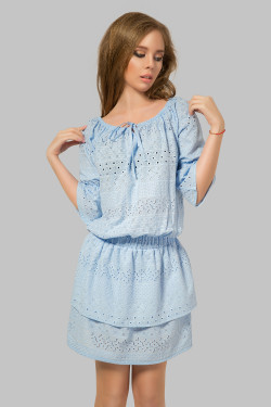 Kurzes blaues Kleid aus Baumwoll-Batist mit offenen Schultern . Blau.