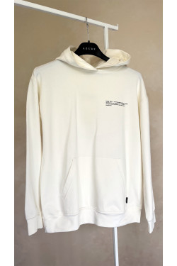 Lactic two-thread fleece sweatshirt with a hood and a kangaroo pocket.