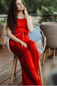Red silk pantsuit with a top and wide-leg trousers Красный