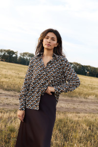 Блуза из штапеля свободного кроя с длинным рукавом карамель Карамель