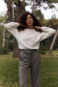 Теплый однотонный свитшот из ангоры молочный свободного кроя Молочный