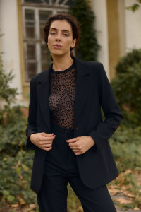 Женский жакет черный полуприталенного кроя из габардина Черный