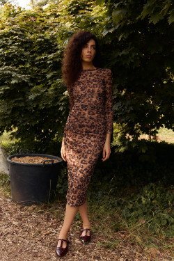 Бежевое вечернее платье миди из сетки с декоративной сборкой Бежевый