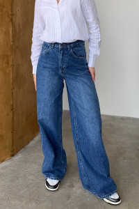 Blue loose-fit jeans with a slight distressed finish, made of Blue. Синий