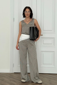 Women's Beige silk pantsuit with a top and trousers Бежевый