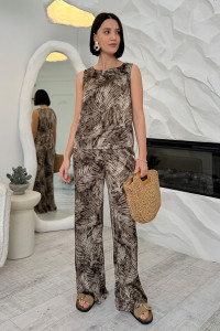 Hazelnut-colored silk pantsuit with a sleeveless top. Фундук