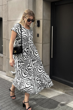 Robe midi noire en crêpe de Chine avec volant à la base . Noir.