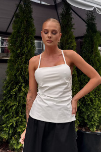 Топ 6877 Молочный