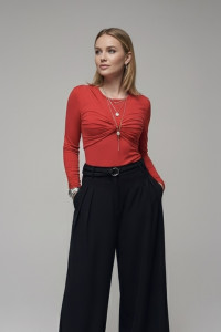 Red knitted long-sleeve top with asymmetrical draping Красный