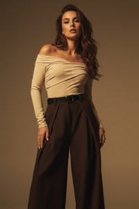 Cream long-sleeve top with an asymmetrical neckline, like a women's bodysuit Кремовый