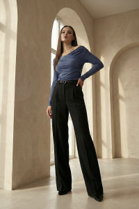 Women's Black Straight-Leg Office Trousers in Suiting Fabric Черный