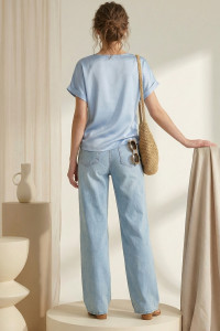 Light Blue Loose-Fit Silk Blouse with Short Sleeves Голубой