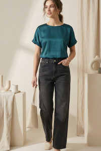 Emerald loose-fit silk blouse with short sleeves Изумрудный