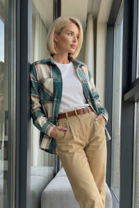 Groene geruite damesblouse van flanel voor kantoor en casual. Groente. Зеленый