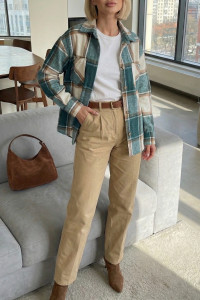 Groene geruite damesblouse van flanel voor kantoor en casual. Groente. Зеленый