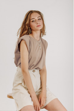 Débardeur beige en coton pour tous les jours avec épaulettes . Beige.