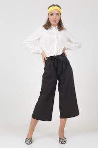 Black loose-fit culottes made of suiting fabric with a belt Черный
