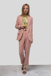 Straight-cut jacket in powder-colored suiting fabric. Пудра