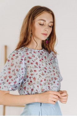 Bluză albastră din bumbac, cu mânecă scurtă, bufantă . Albastru.