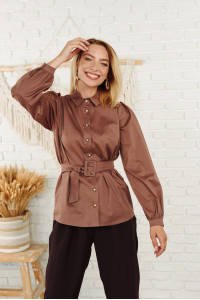 Damesblouse van katoen in mokkakleur met volumineuze mouwen, geschikt voor op kantoor., in Mocha Мокко