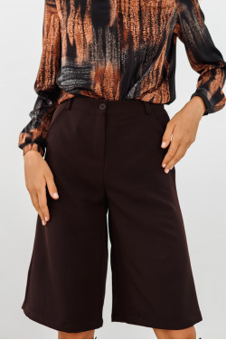 Удлиненные шорты-бермуды из костюмной ткани шоколадного цвета