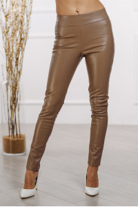 High-waisted mocha faux leather leggings on warm suede Mocha Мокко