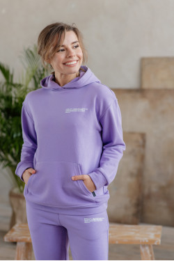 Lila Kapuzenpullover aus Dreifachstrick mit Kängurutasche.