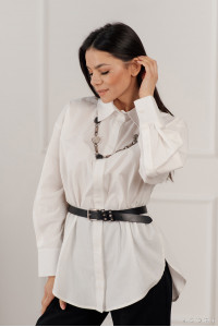 Witte oversized damesblouse van popeline met opstaande kraag . Wit. Белый