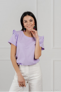 Lila katoenen T-shirt met losse pasvorm en ruches op de schouder . Paars.