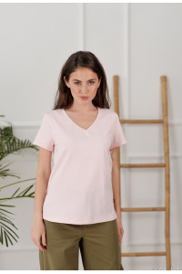 Camiseta básica rosa de algodón con cuello de pico . Rosa. Розовый
