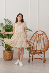 Romantic bone-colored chiffon bone with short puff sleeves кость