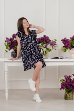 Коротке синє плаття-сарафан вільного крою з рюшами, зроблене зі штапелю. Колір: Синий.