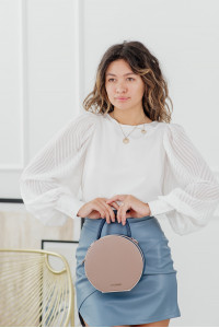 Lactic -colored staple blouse with voluminous chiffon sleeves Молочный