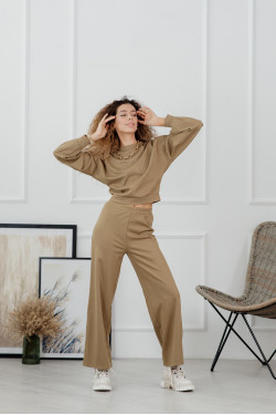 Olive green Sporty with wide-leg trousers made of lacoste fabric Olive