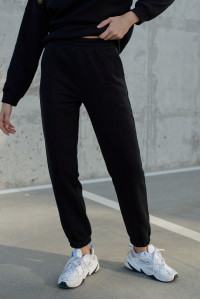 Чорні спортивні штани-джоггери на флісі з кишенями . Чорний Черный