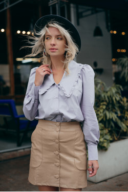 Solid-color cotton blouse with a Chelsea collar, lilac