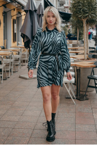 Olijfgroene mini-jurk van Armani-zijde, model Olijf . Оливковый