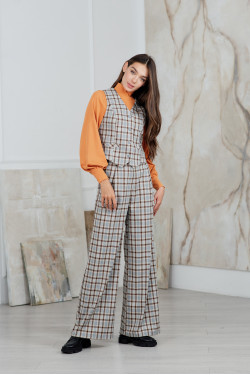 Grey and beige plaid palazzo trousers for the office, made of suiting fabric . Gray-beige.