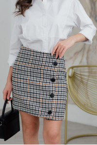 Witte mini-trapezejurk van tweed met knopen aan de zijkant . Wit. Белый