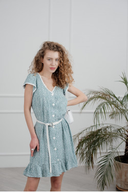 Короткое платье-трапеция из штапеля цвета шалфей с кружевом