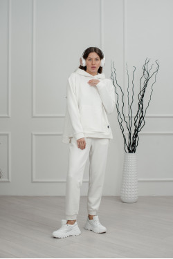 Свитшот молочный с капюшоном и карманом-кенгуру из трехнитки