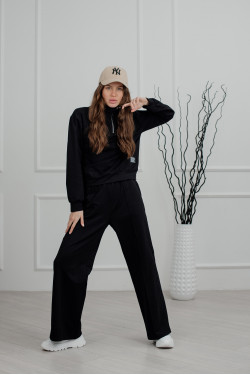 Укороченный свитшот из двухнитки черный с воротником на молнии