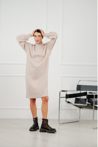 Бежевое ангоровое платье миди свободного кроя с воротником-сто Бежевый Бежевый