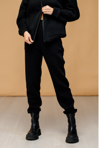 Черные спортивные брюки на флисе с манжетами и карманами Черный Черный