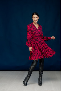 Короткое платье из штапеля цвета фуксия с длинным рукавом Фуксия