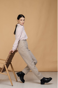 Прямые бежевые брюки женские из плотной ткани с высокой талией Бежевый Бежевый