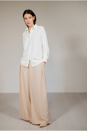 Pantalon palazzo classique beige en soie plissée. Beige.